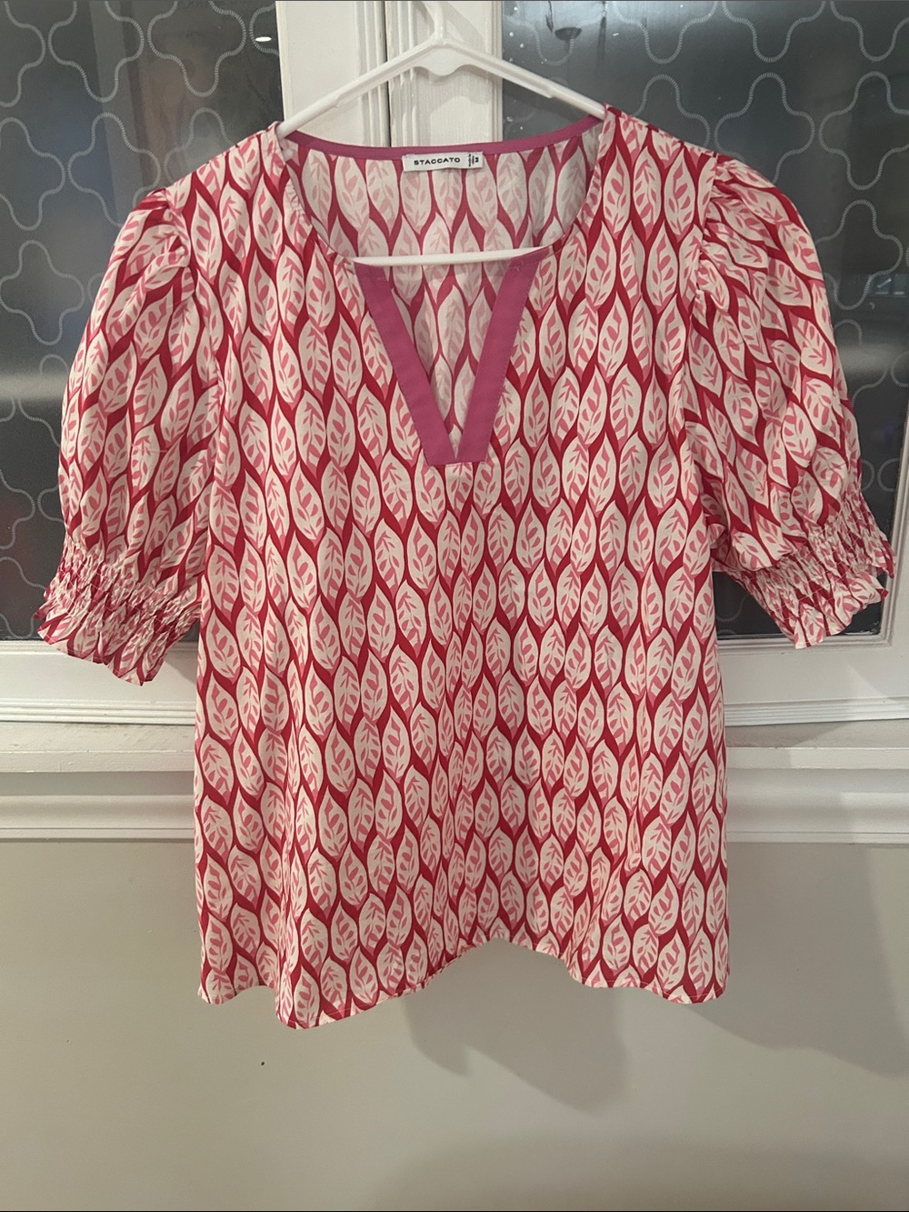 Staccato Pink and Cream Leaf-Print V-Neck Puff Sleeve Blouse